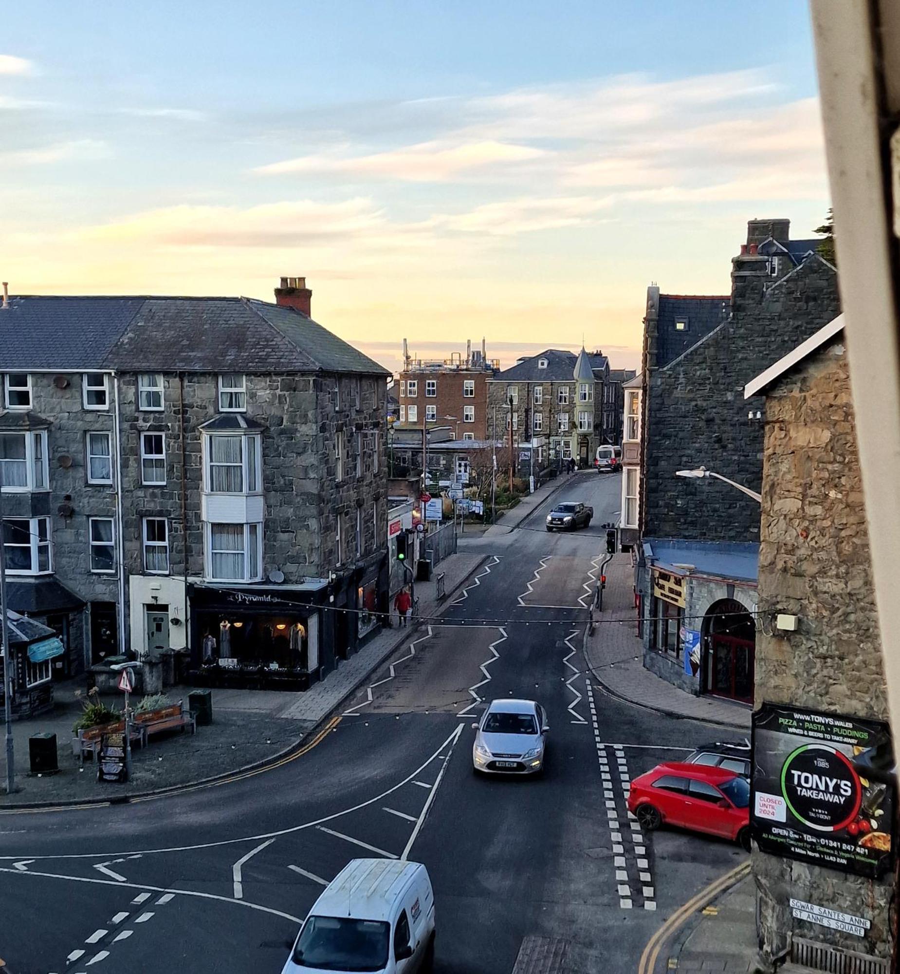 The Penthouse Ny Loft Apartment Barmouth Esterno foto