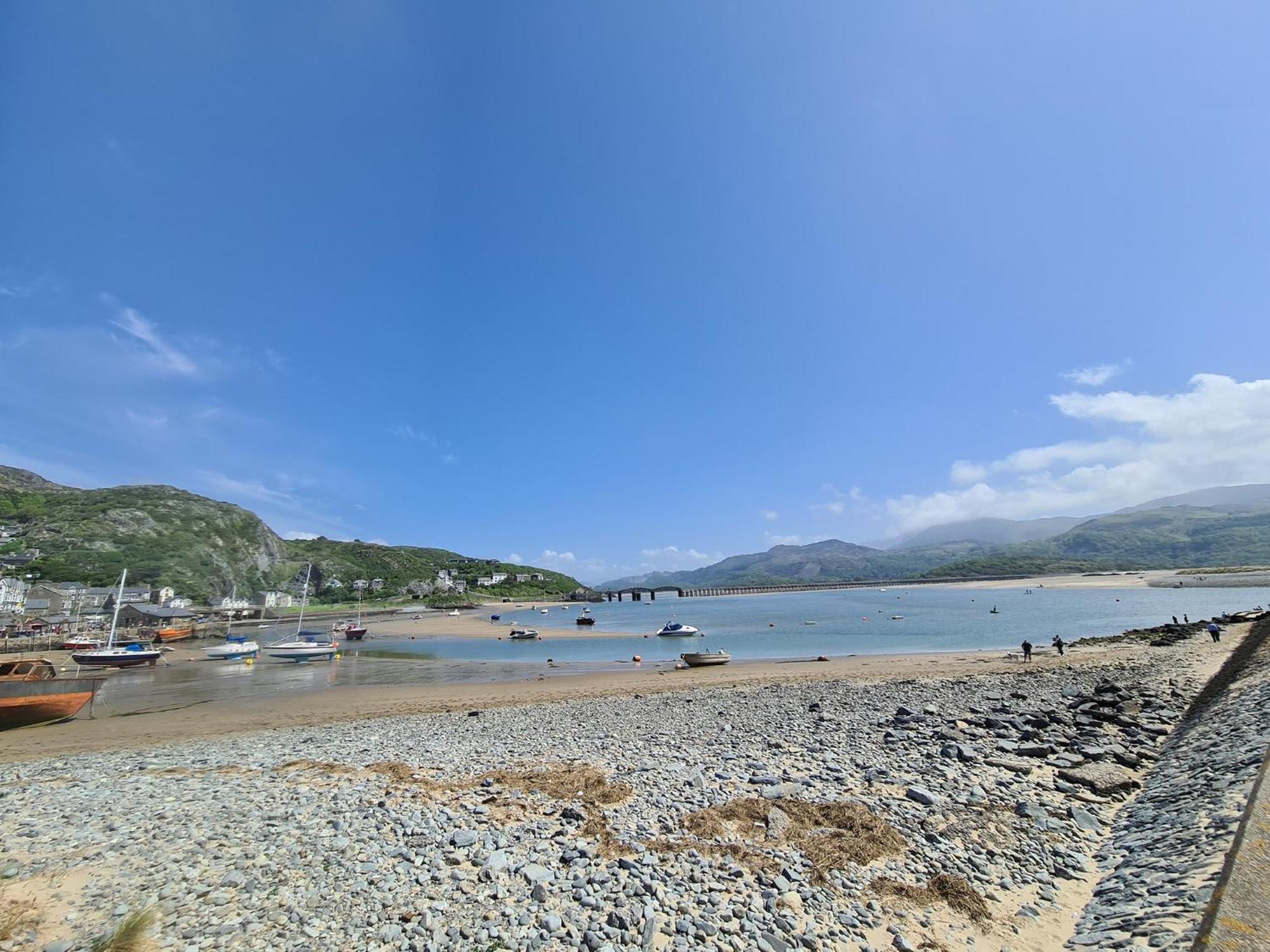The Penthouse Ny Loft Apartment Barmouth Esterno foto
